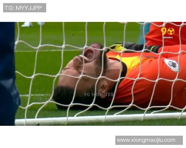 足球巨星赛场温情时刻：真挚关怀与无私行动感动全场