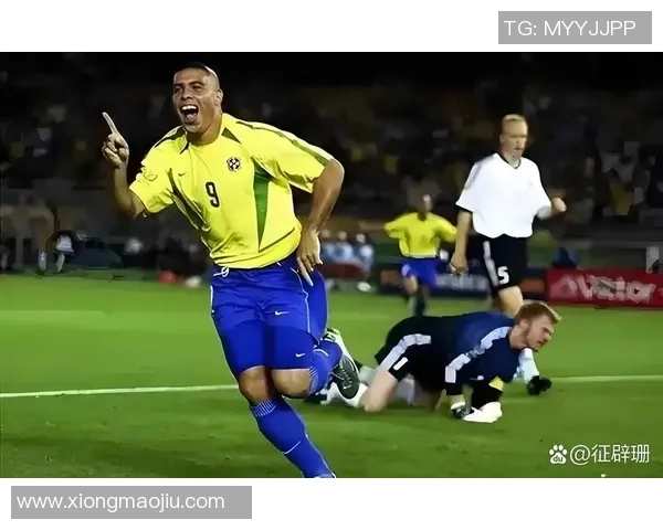 足球球星独特魅力展现 盘点那些令人印象深刻的球员臀部风采